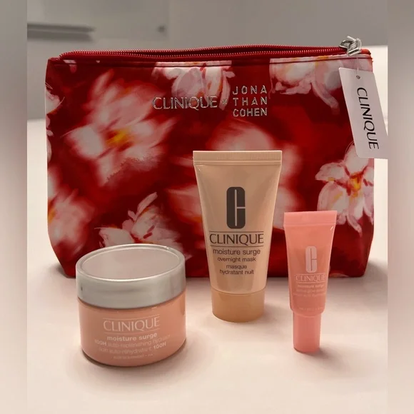 NWT CLINIQUE GIFT WITH PURCHASE BAG
GLOWY AND BRIGHT KIT: MOISTURE SURGE SET - Picture 9 of 9